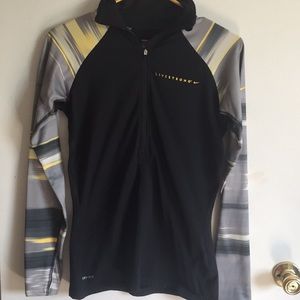 Nike Women’s Medium Half Zip Therma Livestrong